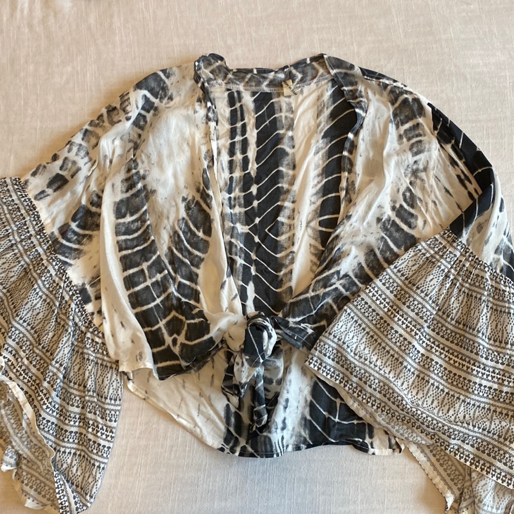 Boho tie cropped blouse with wide sleeves